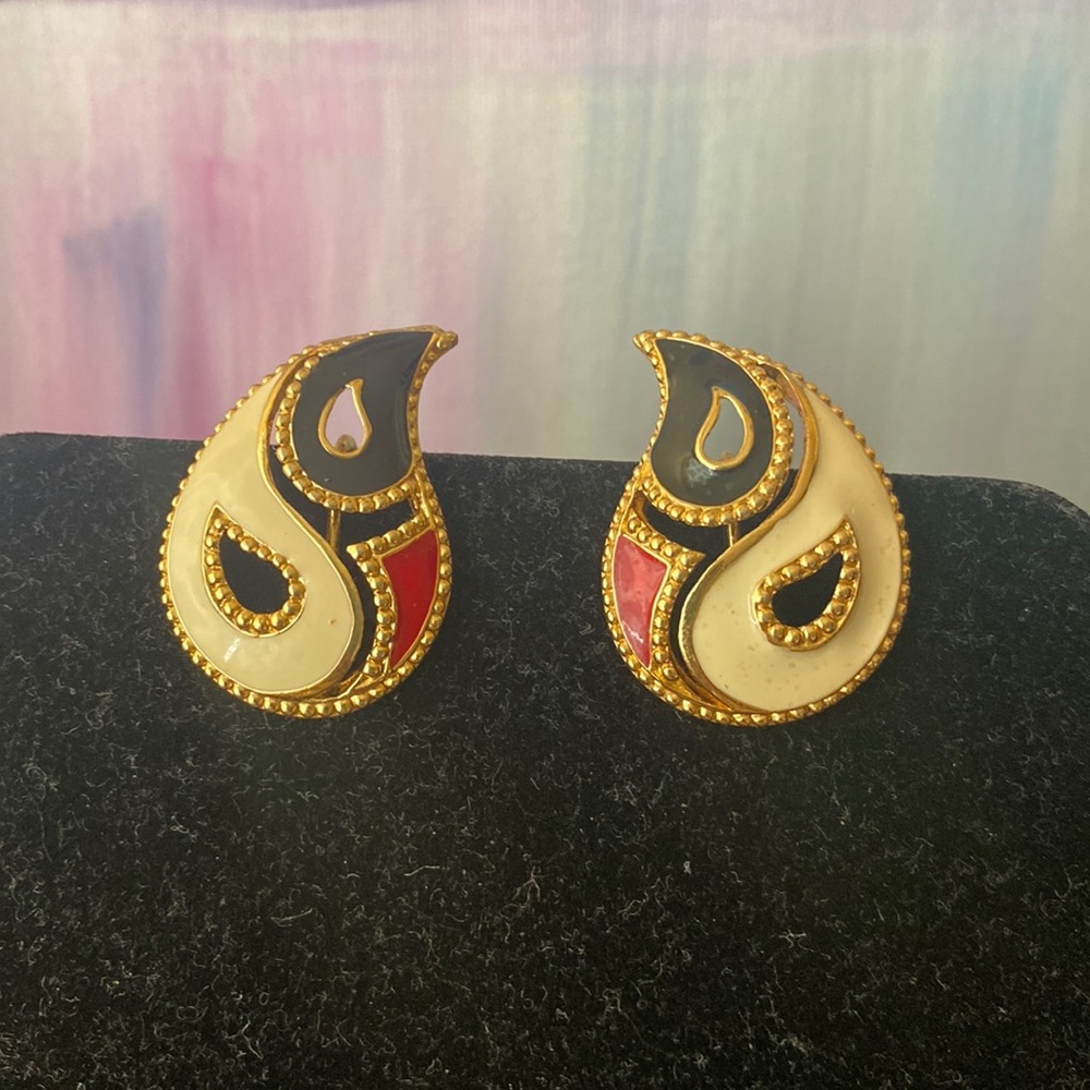 Vintage Avon enamel with gold tone clip on earrings